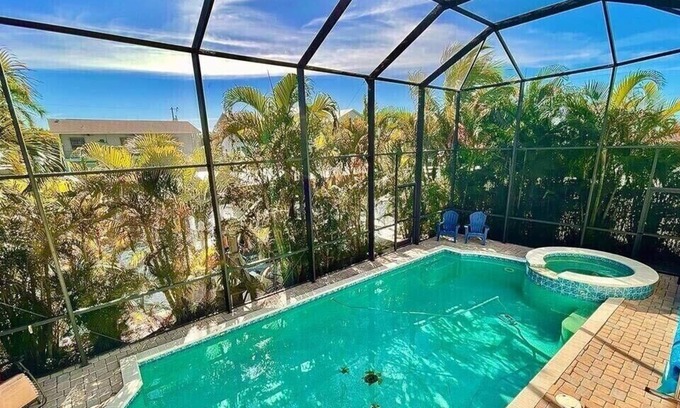 Matlacha Apartment | Villa Moana Pool 1st floor gulf access