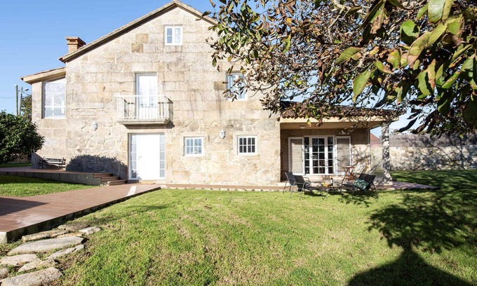 Nigran Villa | Villa Nigrán (238), with garden near the beach