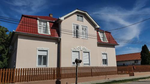 Balatonlelle Apartment | Villa Napsugár