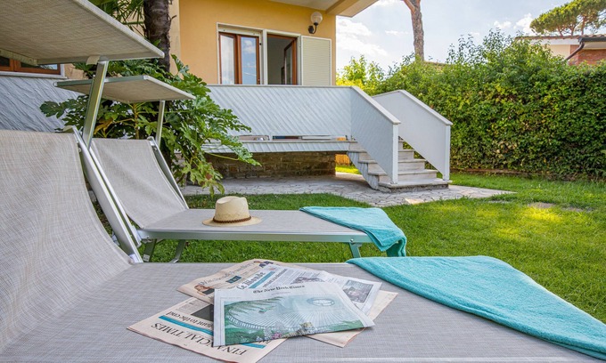 Marina di Pietrasanta Villa | Villa near the sea exclusive garden, parking, wi -fi, bbq