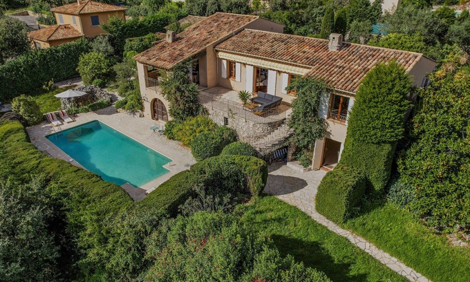 Tourrettes-sur-Loup Villa | Villa Oasis – View, pool & spacious terrace