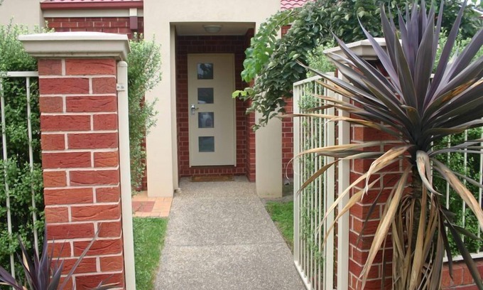 Albury House | Villa on Nathan Central Albury