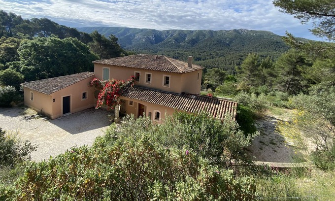 Vauvenargues House | Villa opposite Sainte Victoire 10 minutes from Aix en Provence
