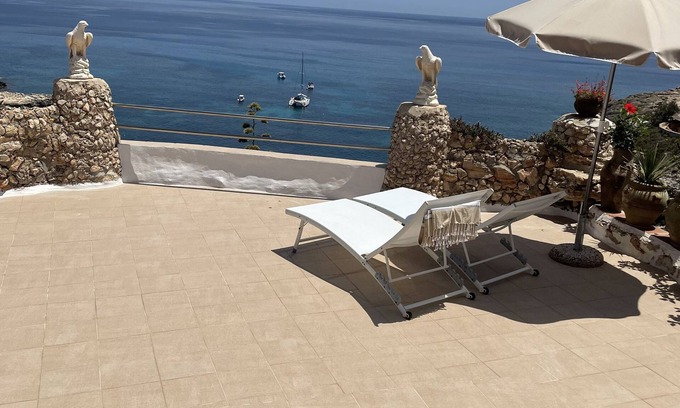 Lampedusa Villa | Villa overlooking the sea