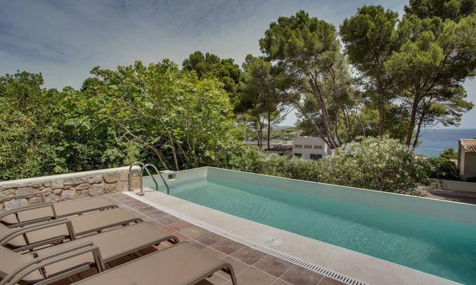 Provensals Ski Chalet | Villa PADRI, with views 200m from the sea with pool