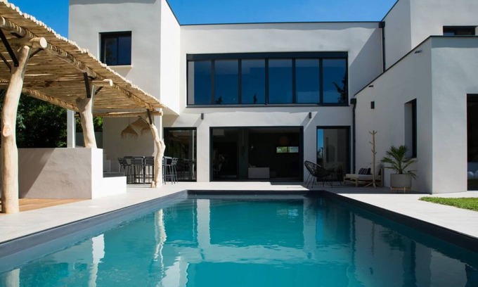 Sommieres Villa | Villa Paillote - Contemporary Villa with pool in Sommieres village