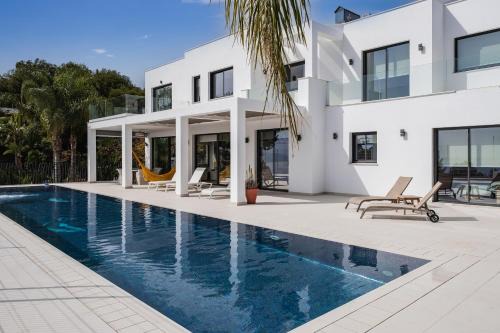 Pinares de San Anton Villa | Villa Palacio Nazari