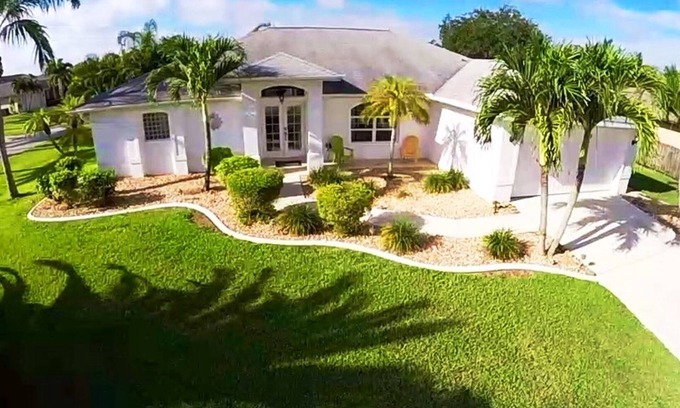 Pelican Villa | VILLA PALM ISLAND - Dream villa in an exclusive location - large pool - south-facing