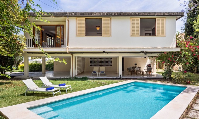 Plaza de Toros Ski Chalet | Villa Palma 1. Chalet in Palma with private pool