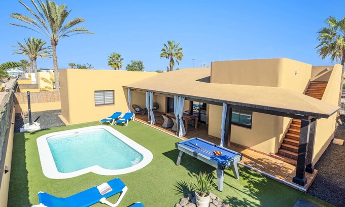 Corralejo Villa | Villa Papagayo Deluxe by Villa Plus