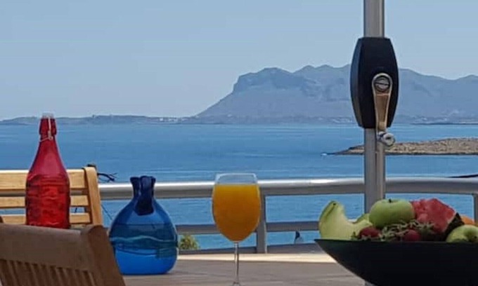 Daratsos Villa | Villa Patroklos seaview 1 minute from the beach ~ heated pool