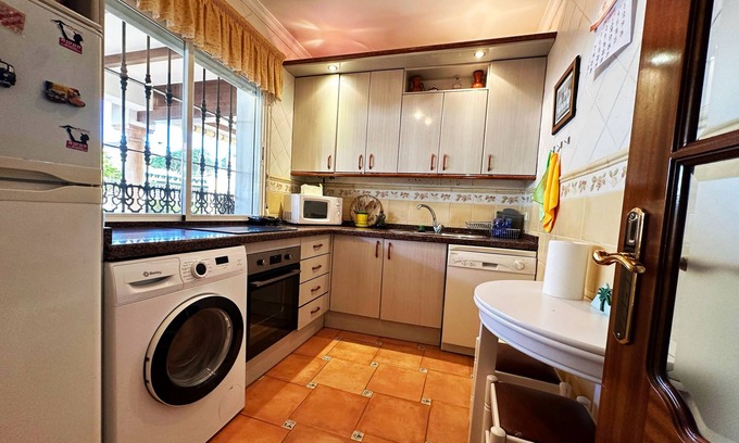Torremolinos Villa | Villa Pepita, 3 Dormitorios, 2 Baños 6 Personas, Piscina, Playa 400 Metros