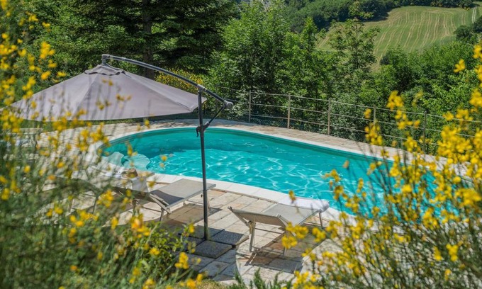 Furlo Villa | Villa Petra