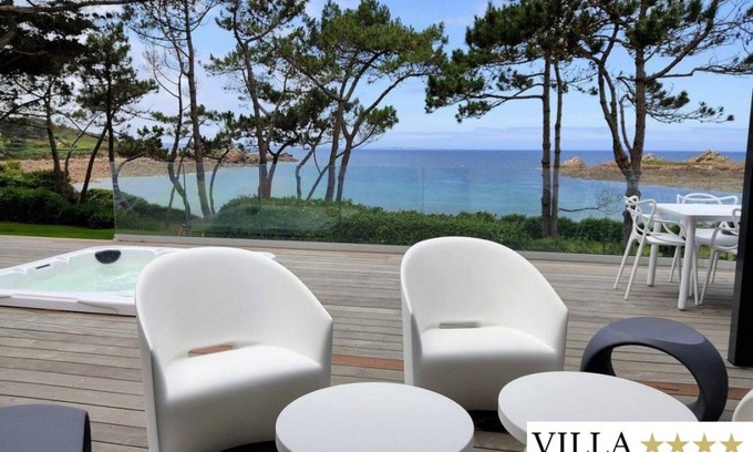 Plougasnou Villa | Villa Port Blanc facing the beach SPA and SPA de Nage