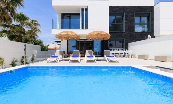 Vilafortuny Villa | VILLA PORTOFINO Luxury beachfront house in Cambrils with private pool.