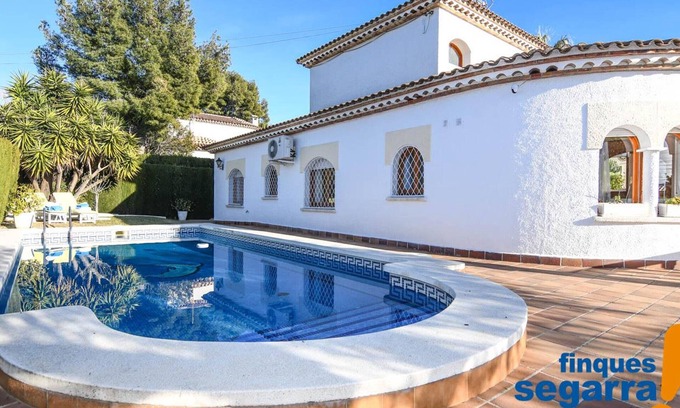 El Vendrell House | Villa privada con piscina y barbacoa