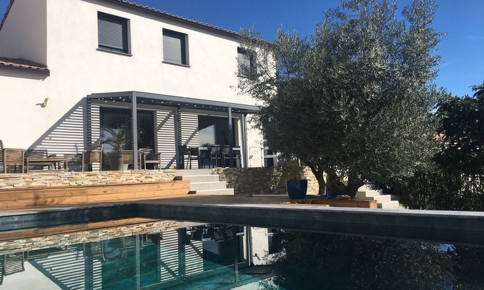 Combaillaux Villa | Villa Récente et Chaleureuse, Entre Vignes et Garrigue, Proche Plage et Rivière