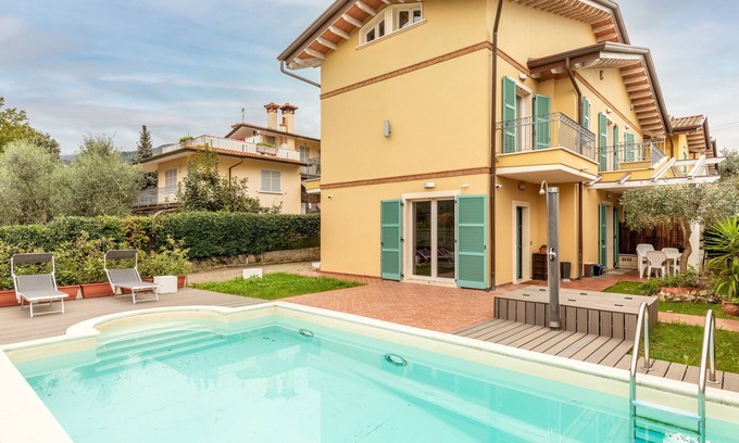 Massa Villa | Villa 'Relax In - Versilia' with Private Pool, Wi-Fi and Air Conditioning