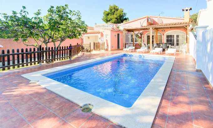 Empuriabrava Ski Chalet | VILLA REQUESENS 139 B Empuriabrava