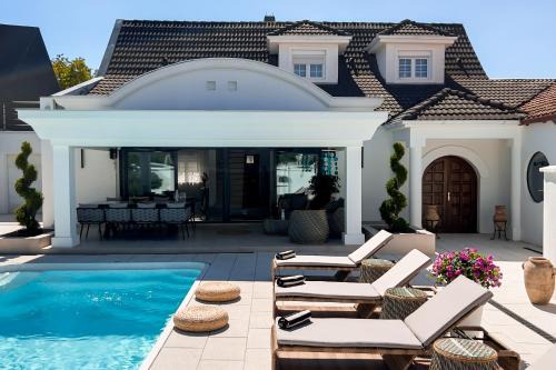 Central Serbia Villa | Villa Ring Pool & Padel Belgrade