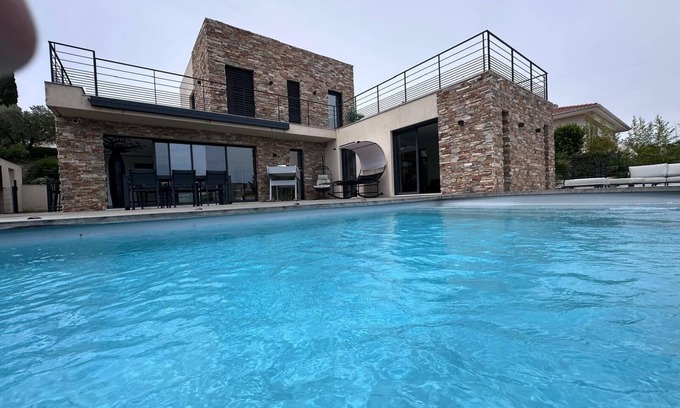 Saint-Aygulf Villa | Villa Ronsard modern - sea view - swimming pool - air conditioning