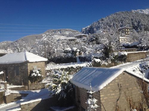 Mikrospilia House | Villa Roula Suite