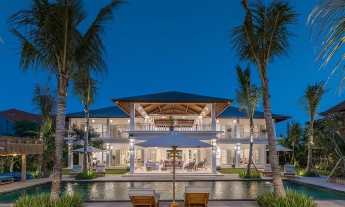 Batu Bolong Villa | Villa Royal Canggu Secluded 6BR Luxury Walking Distance to Echo Beach