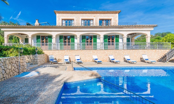 Petra House | Villa rural SA PLETA for 12 people just 15 minutes from the beach.