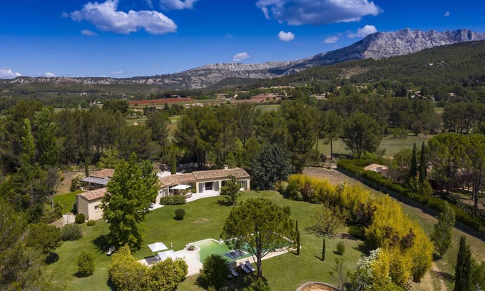 Beaurecueil House | Villa Sainte Victoire – A superb villa – Sleeps 10