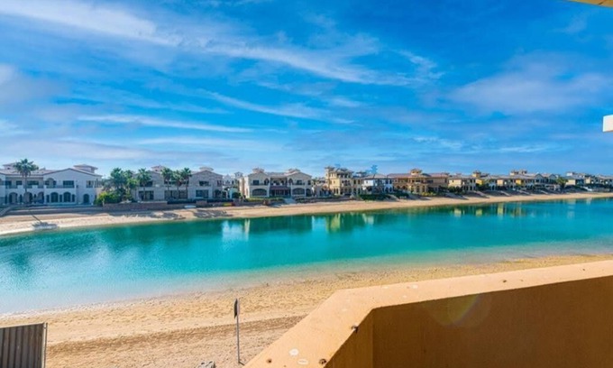 Palm Jumeirah Villa | Villa Sezavi, frond B, 5 bedrooms