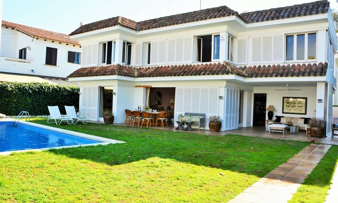 Sitges Villa | Villa Sitges Alegre. 3 minutes from the beach. Warm and welcoming air.
