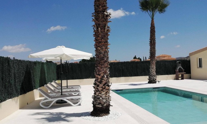 Arboleas Villa | Villa - Sleeps 4 - Pool - Patio - Parking