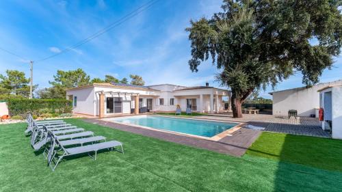 Silves House | Villa Sundays With Pool by LovelyStay