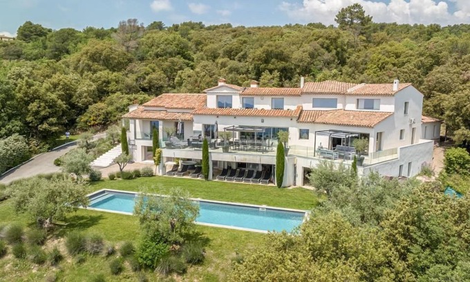 Saint-Vallier-de-Thiey Villa | Villa Tribu - Six Bedroom Villa, Sleeps 14