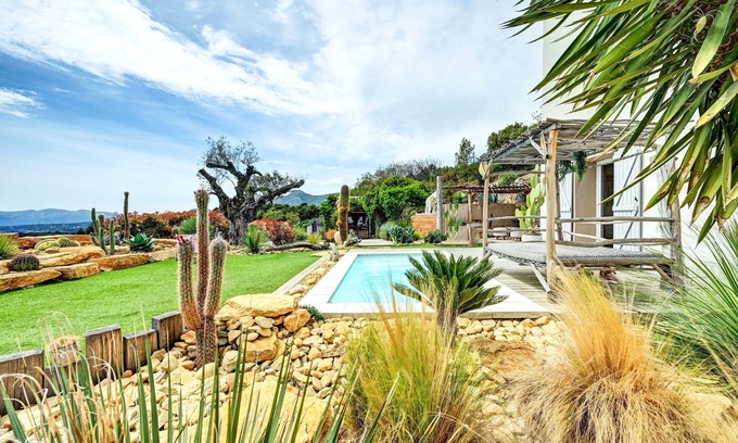 Roquevaire Villa | Villa Unique and exotic setting