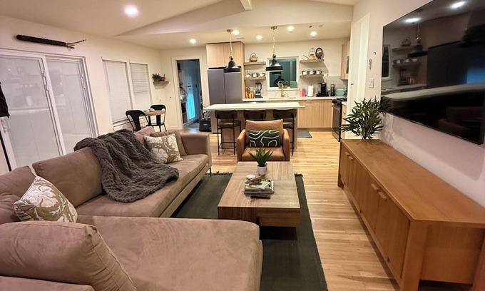 San Marcos House | VILLA VERDE WALKING DISTANCE TO RIVERn~Rio Vista Lovely 3 bd room~ SMTX
