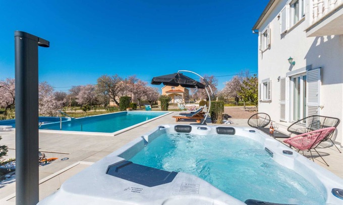 Tinj Villa | Villa Vito with large pool, jacuzzi and children's pool