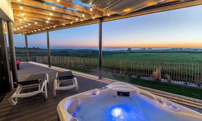 Plougonvelin Villa | Villa "Vue Mer - Les Gîtes De Fabie" with Sea View, Private Terrace & Wi-Fi