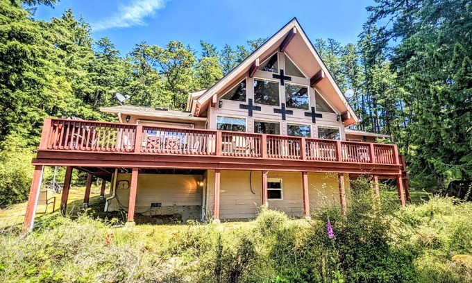 Eastsound Villa | Villa w/Amazing Bay Views Near Beach w/Garden, Ping Pong