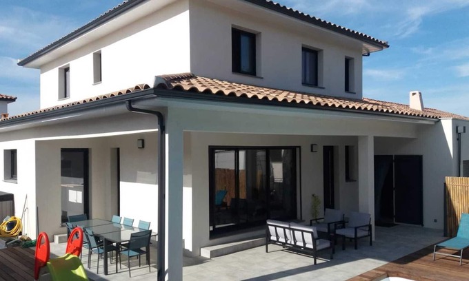 Saint-Laurent-d'Aigouze Villa | Villa with swimming pool in Petite Camargue