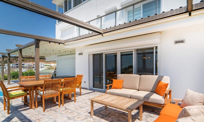 Yalikavak Villa | Villa w Pool Garden Patio 1 min to Beach in Bodrum