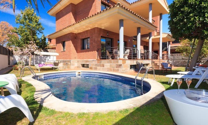 Salou Villa | Villa Wine Experience Salou Center with Private pool, Bbq, Spa, Cellar and Games
