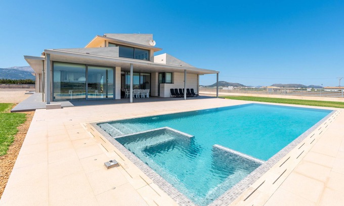 Sa Pobla Villa | Villa with detached house, air conditioning, wifi, garden, private swimming pool