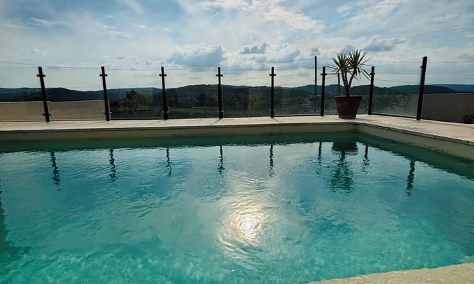 Saint Michel d'Euzet Villa | Villa with pool