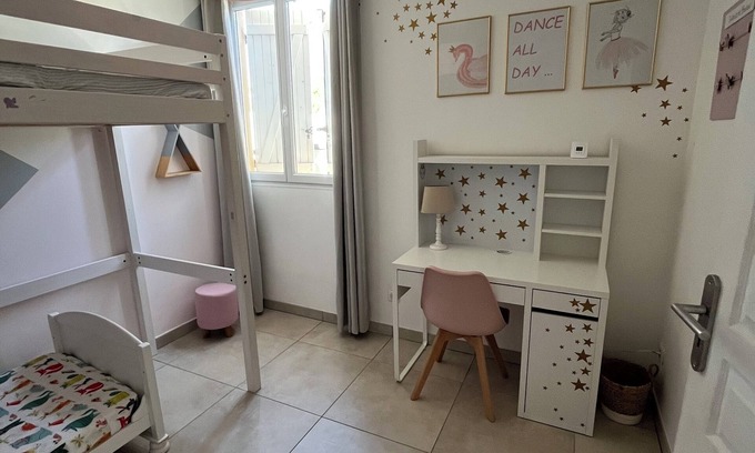 Le Brusc House | Villa with terrace 200m from the beach