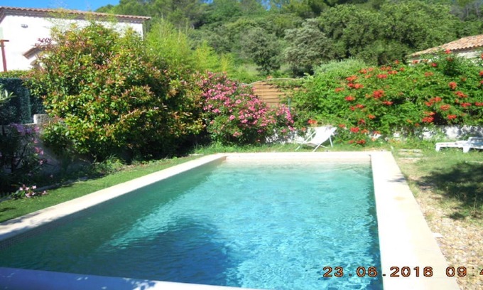 Sommieres Villa | Villa with garden and swimming pool very quiet residence: just the cicadas