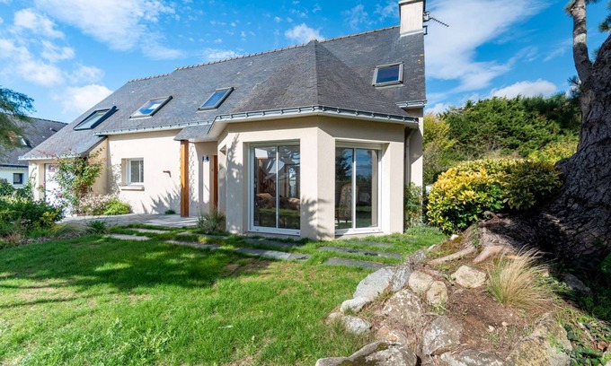 Guidel-Plages Villa | Villa with heated pool & garden - 5 min from the sea, by Groom