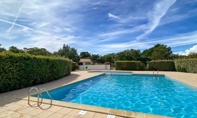 La Couarde-sur-Mer House | Villa with pool, tennis court, bowling alley