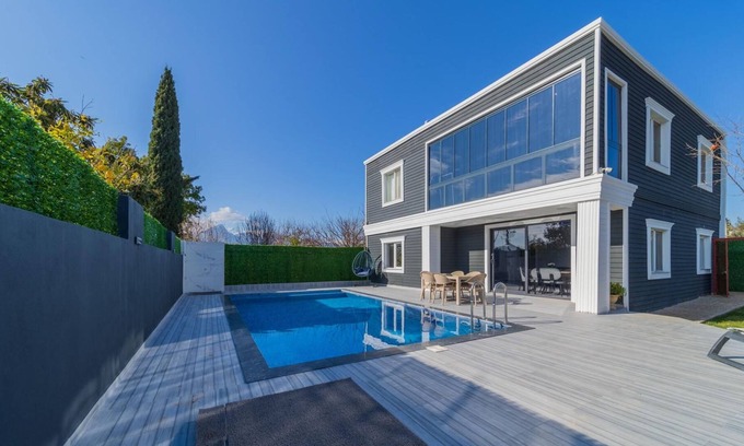 Kepez Apartment | Villa with Pool and Backyard in Kepez