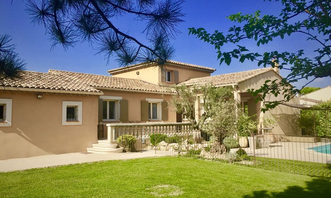 Noves Villa | villa with pool between avignon and st rémy de provence garden with trees